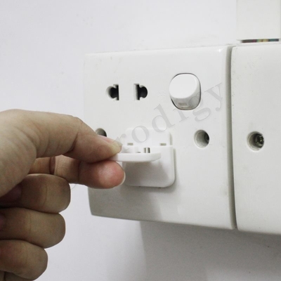 US Uniwersalne plastikowe nietoksyczne osłony gniazdek Białe chronią dzieci przed zagrożeniem elektrycznym